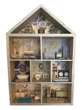 Dollhouse Miniature with vibrant rooms, 3D printed furniture